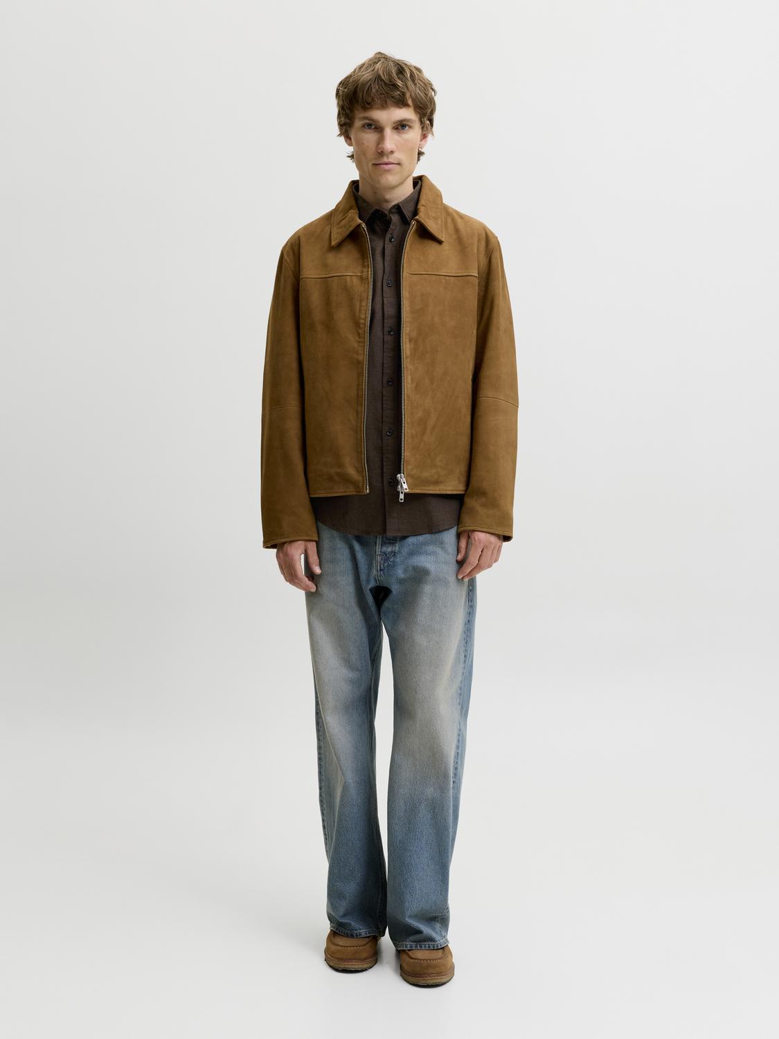 model_shot-front_full